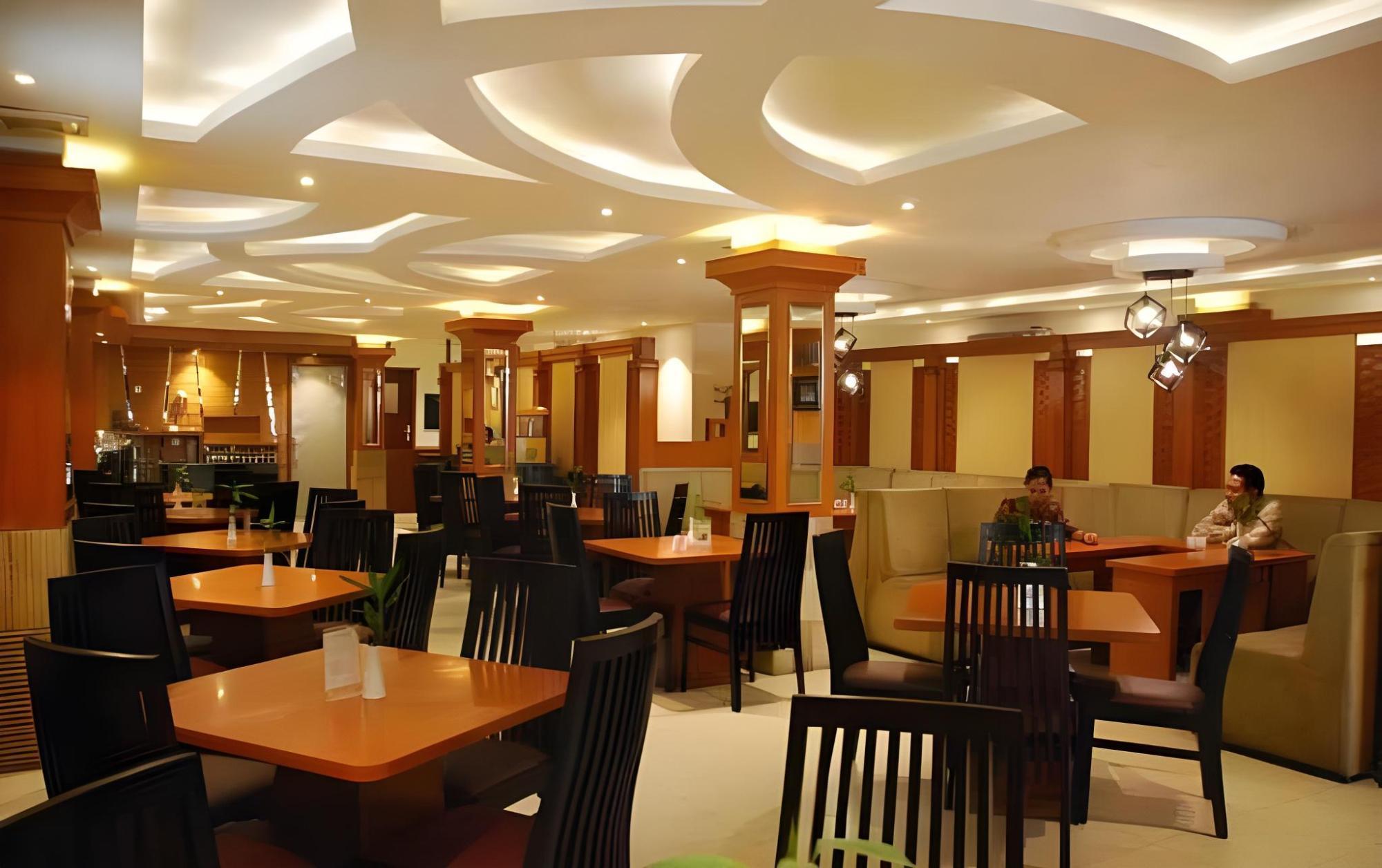 restaurant cafeteria