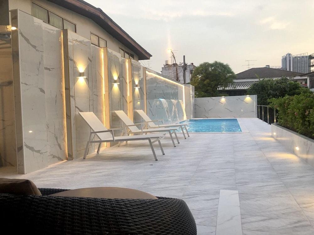 swimming pool spa