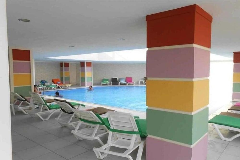 swimming pool spa
