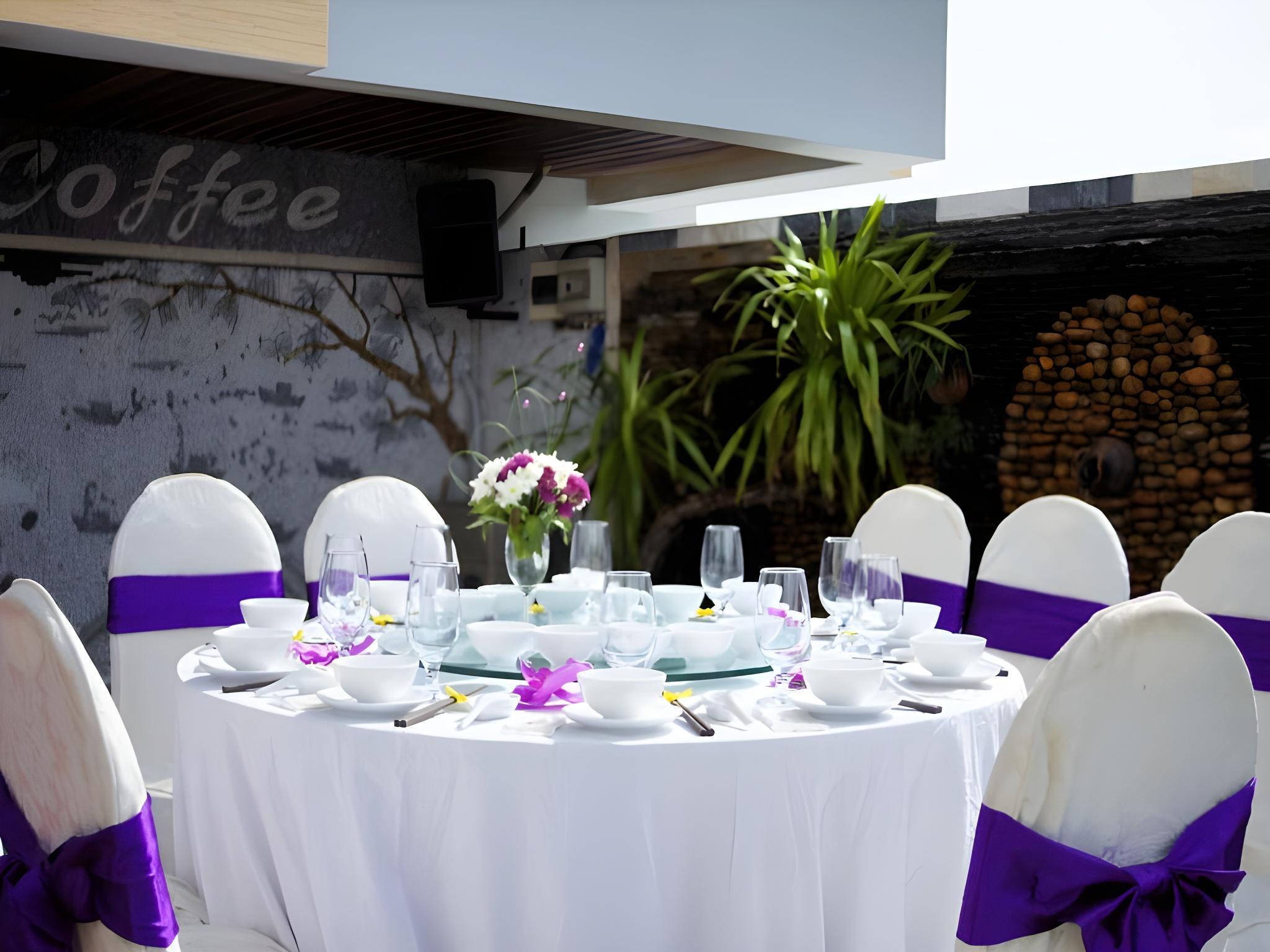 restaurant cafeteria