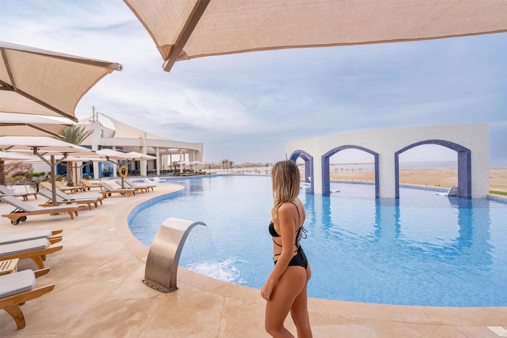 swimming pool spa