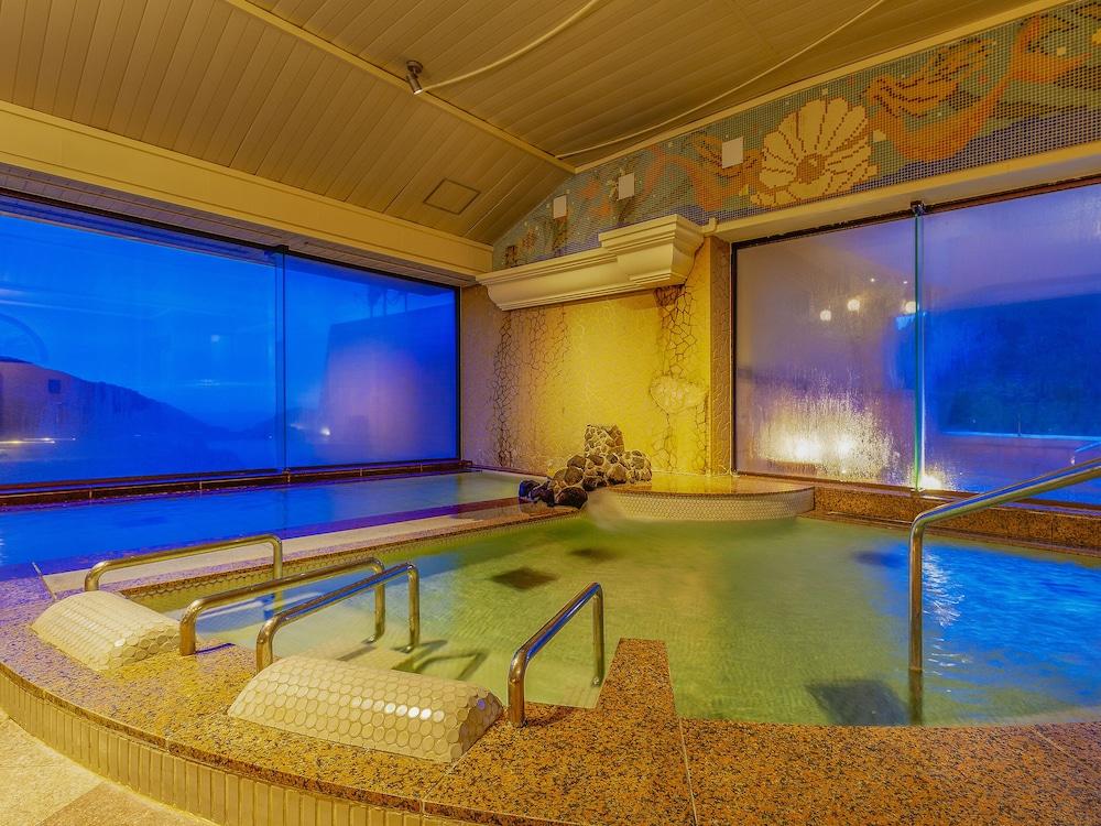 swimming pool spa