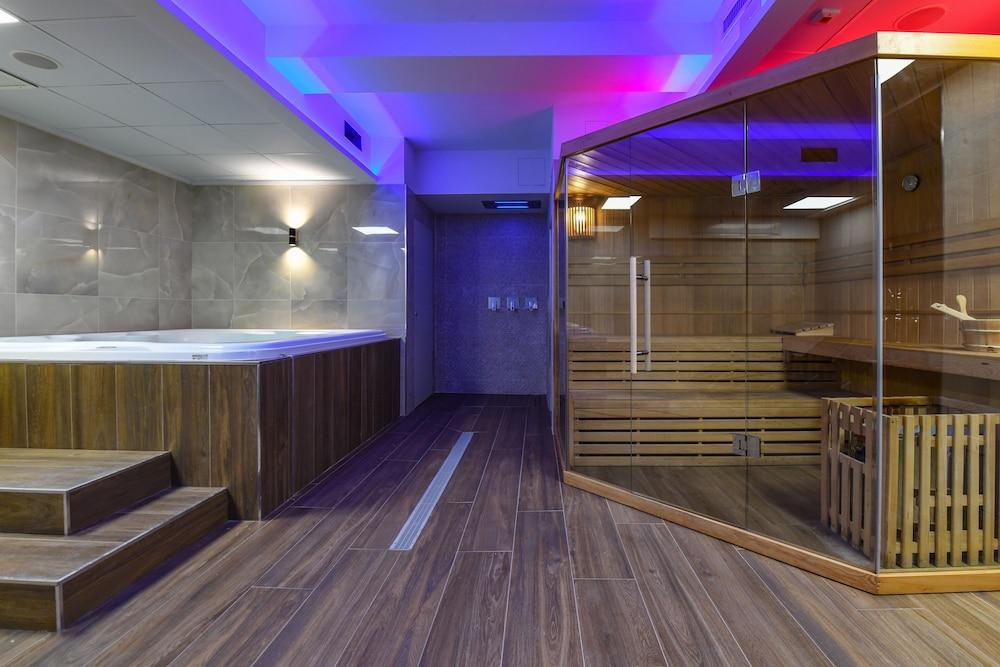swimming pool spa