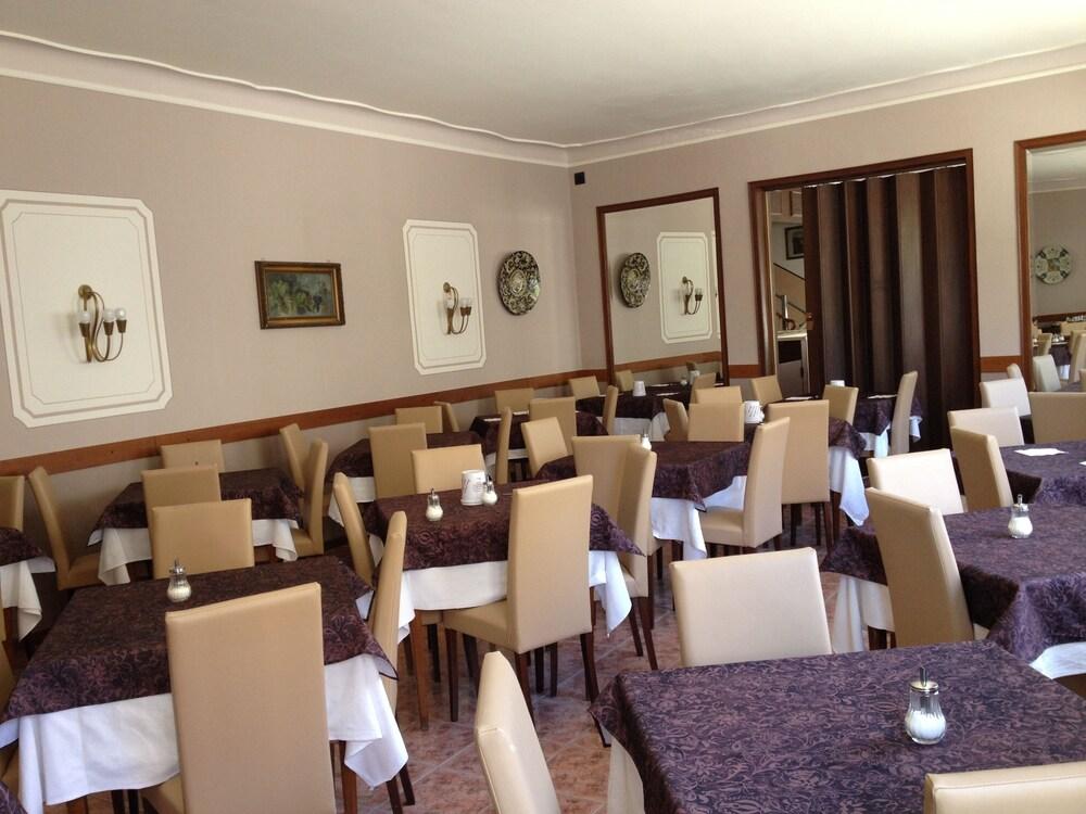restaurant-cafeteria
