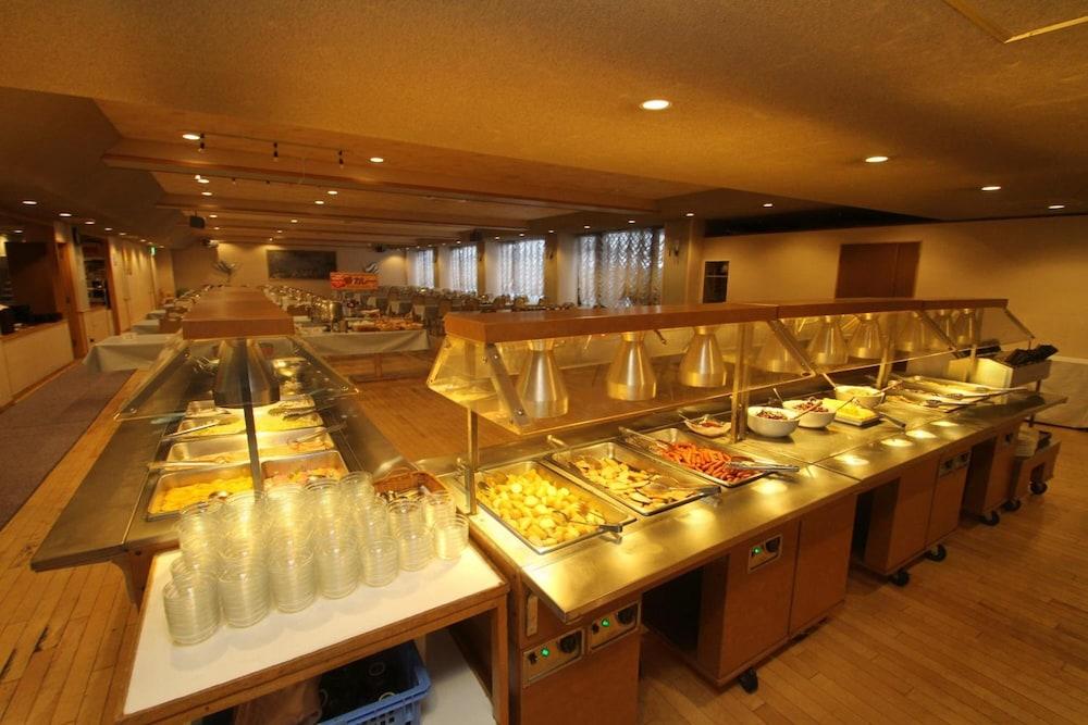 restaurant cafeteria