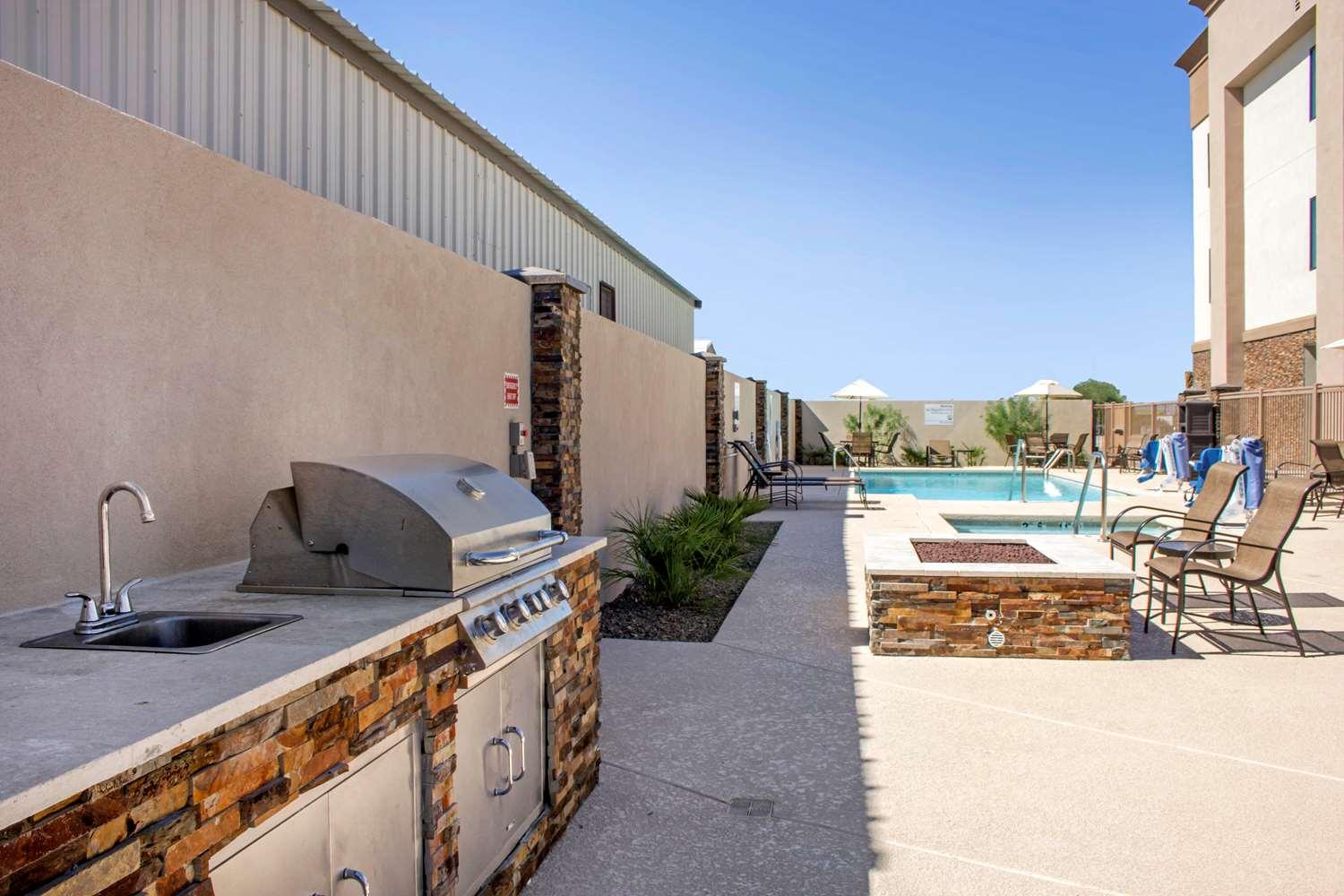swimming pool spa