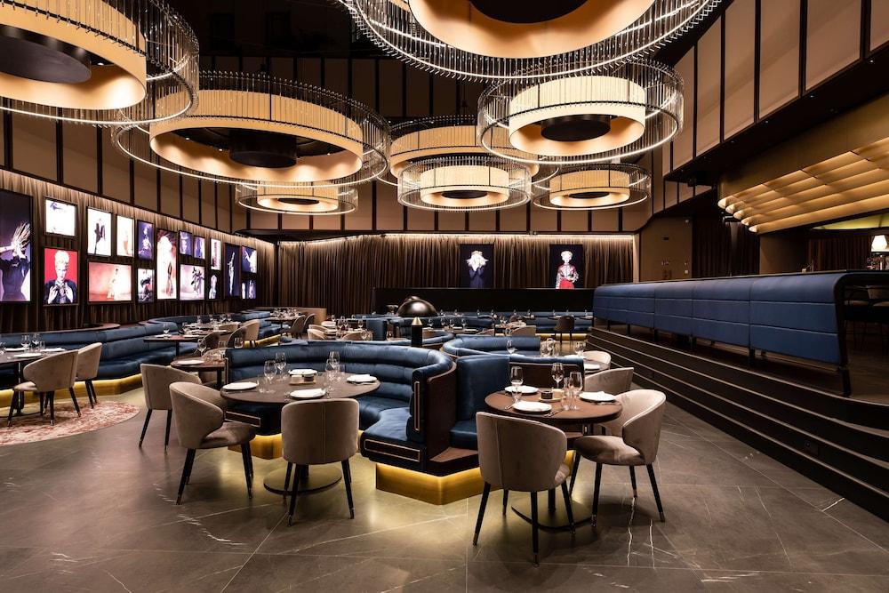 restaurant cafeteria