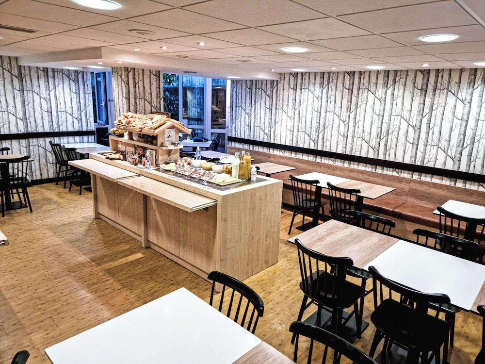 restaurant cafeteria
