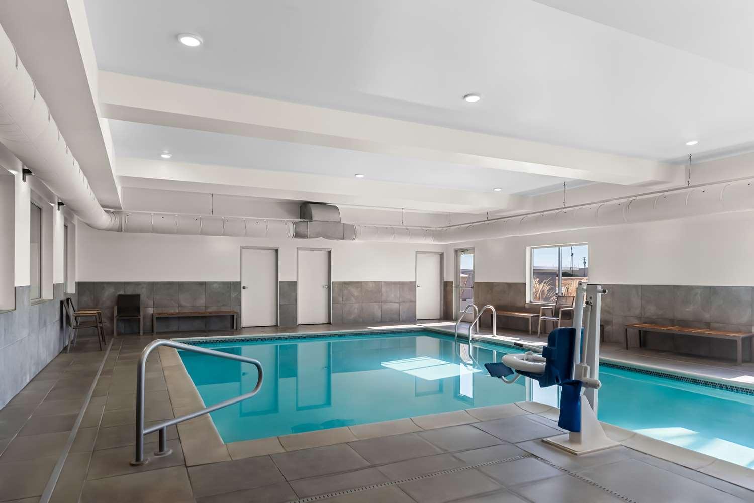 swimming pool spa