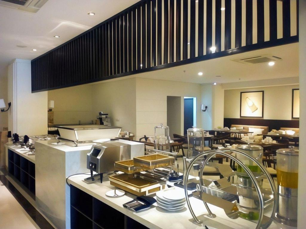 restaurant cafeteria