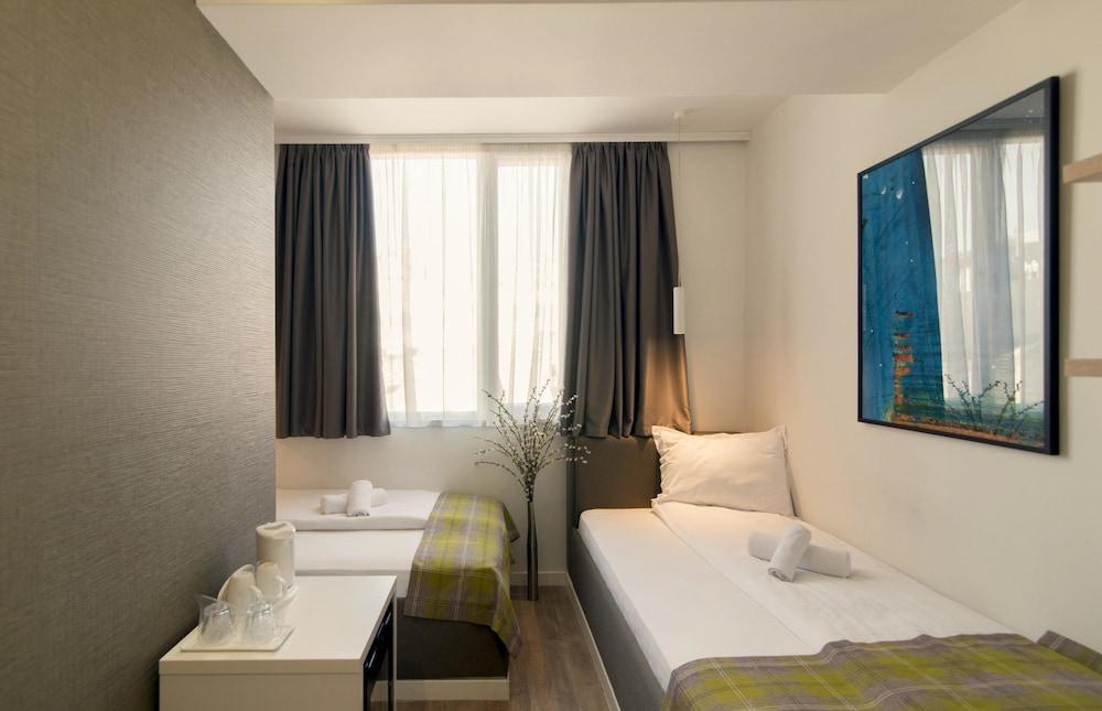 swimming pool spa