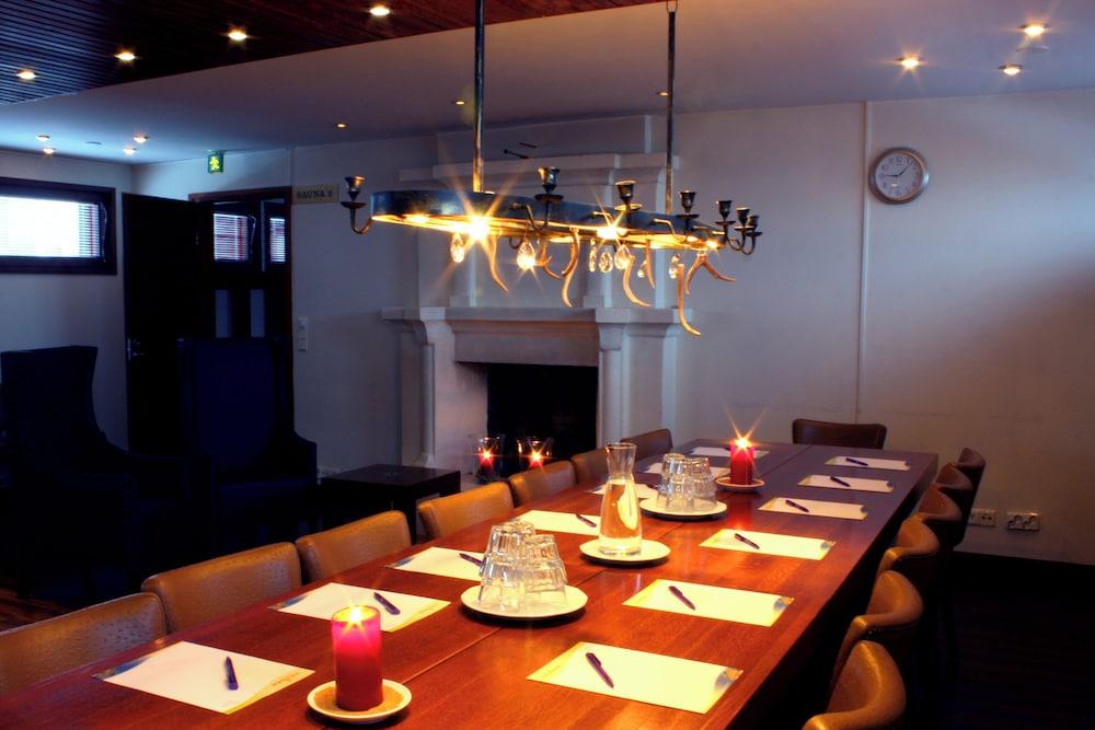 restaurant cafeteria