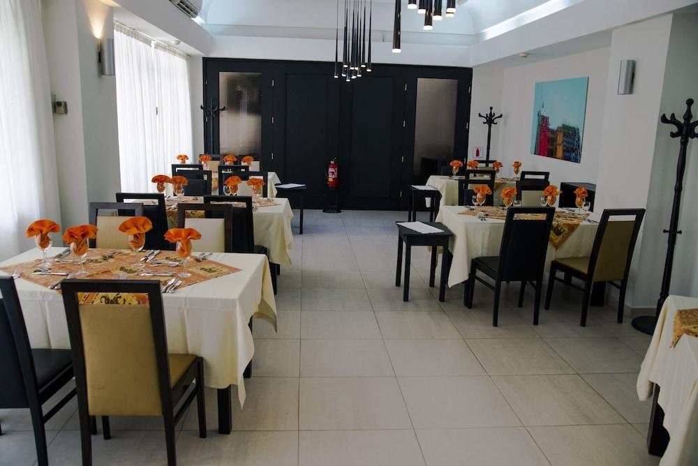 restaurant-cafeteria