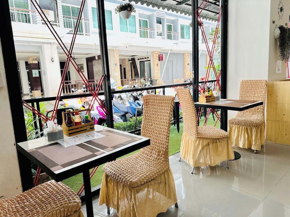 restaurant cafeteria
