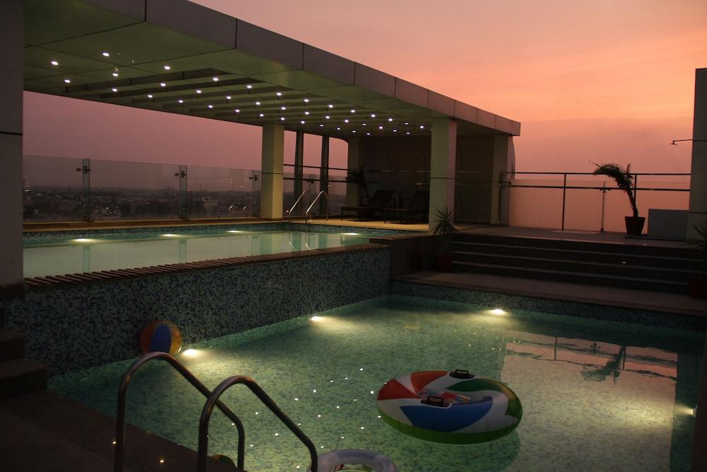 swimming pool spa