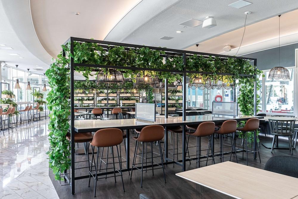 restaurant cafeteria