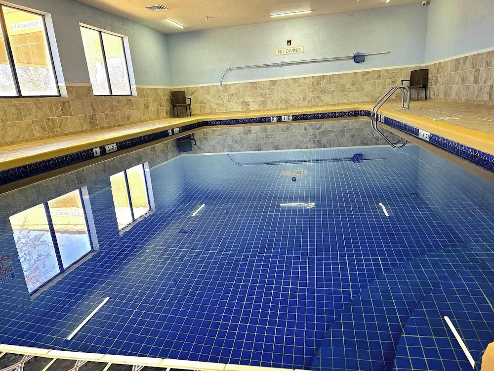 swimming pool spa