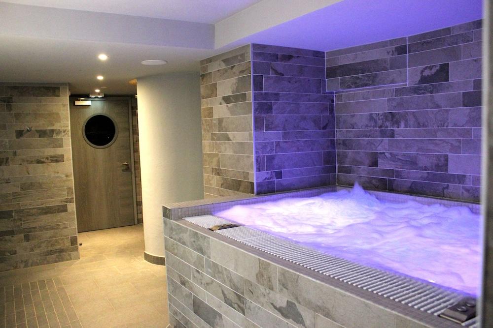 swimming pool spa