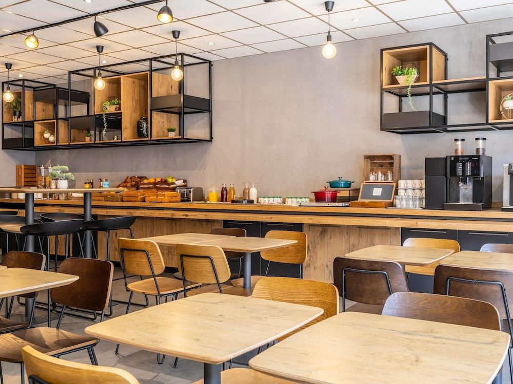 restaurant cafeteria