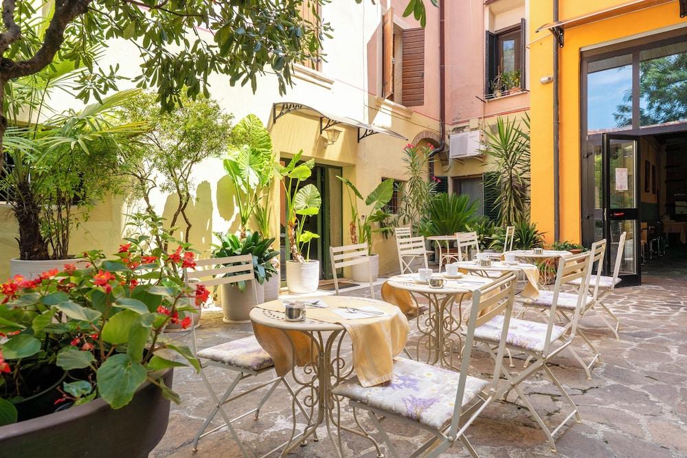 restaurant cafeteria