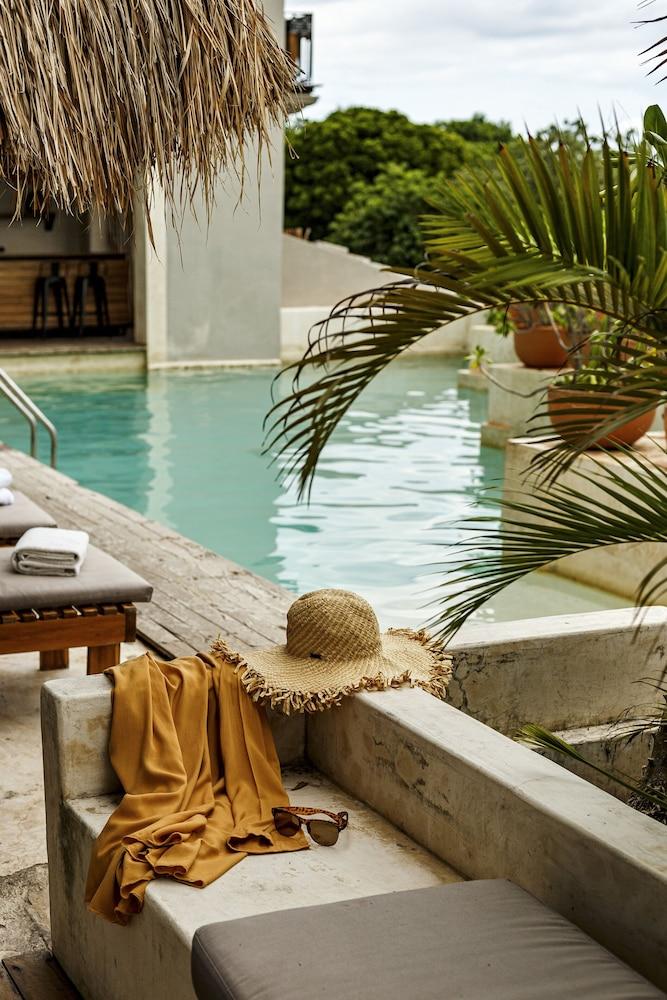 swimming pool spa