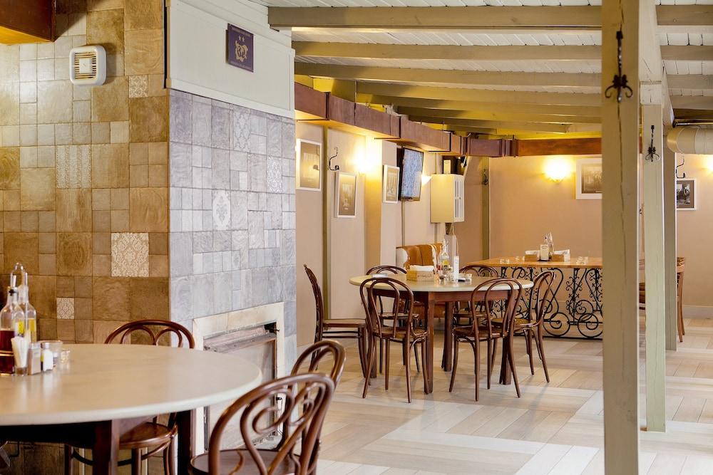 restaurant cafeteria