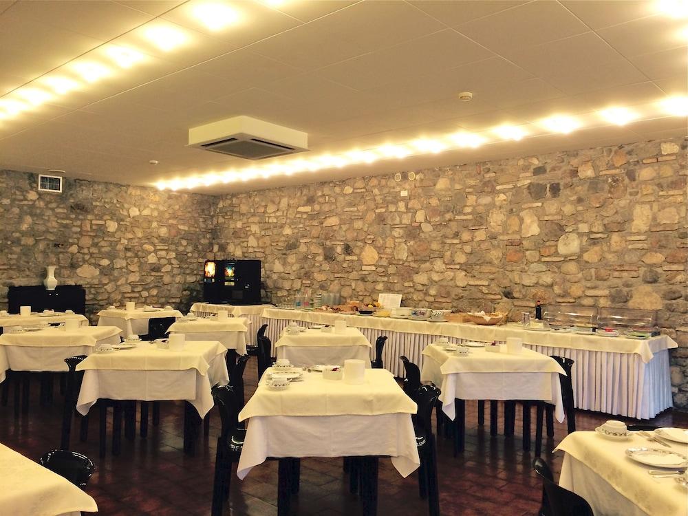 restaurant-cafeteria