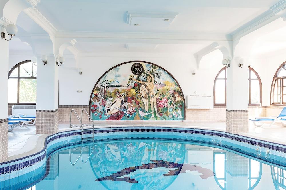 swimming pool spa