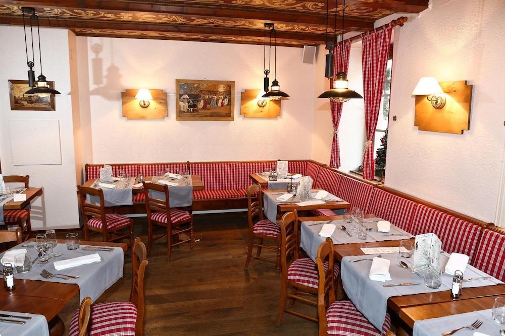 restaurant cafeteria