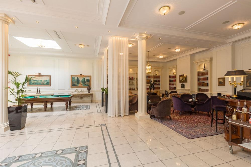 lobby