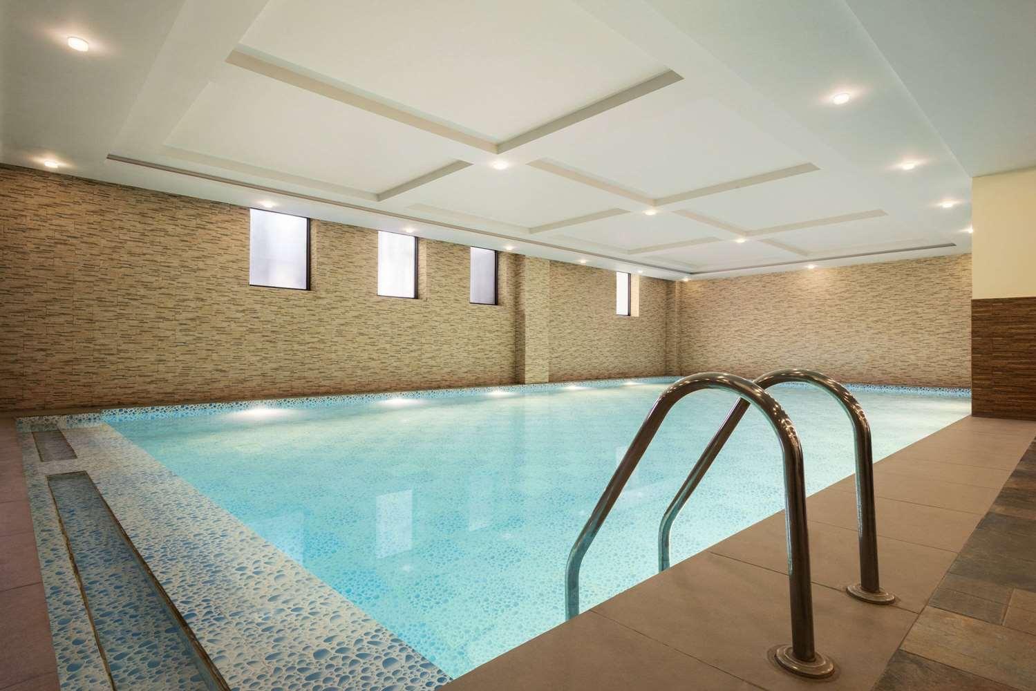 swimming pool spa