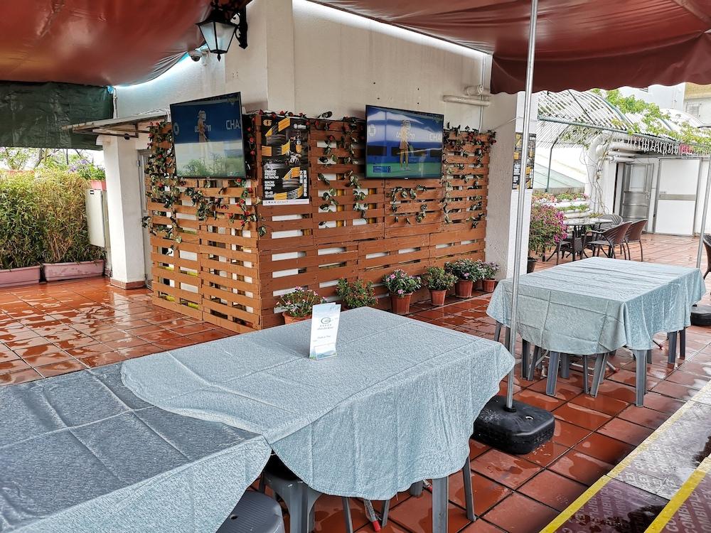 restaurant cafeteria