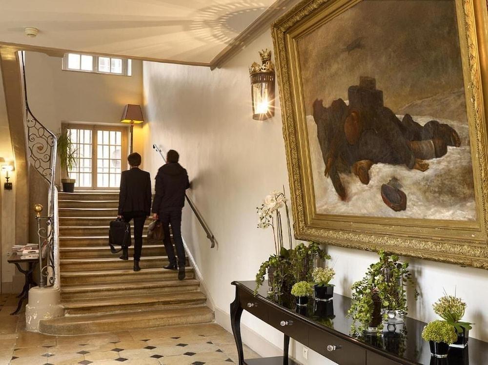 lobby