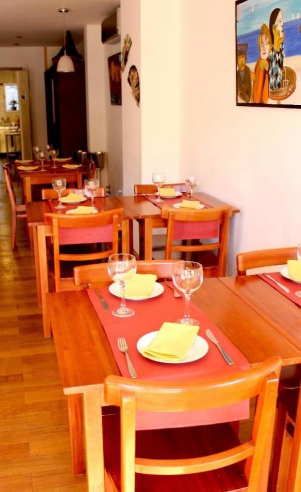 restaurant cafeteria