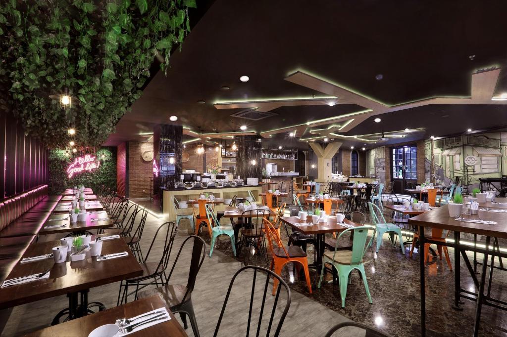 restaurant cafeteria