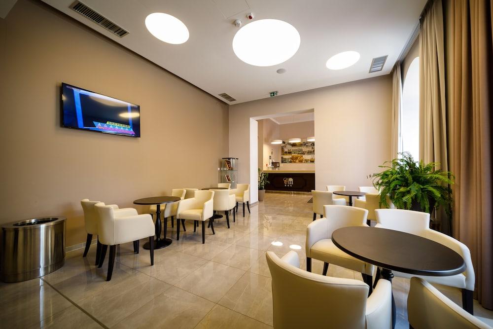 restaurant-cafeteria