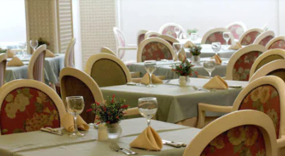 restaurant-cafeteria