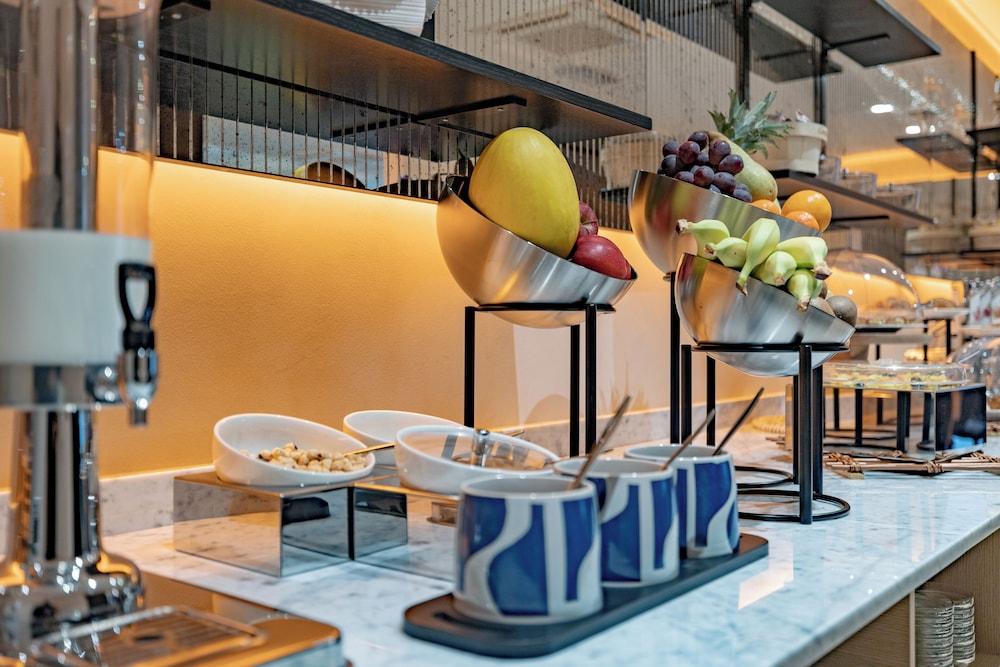 restaurant cafeteria