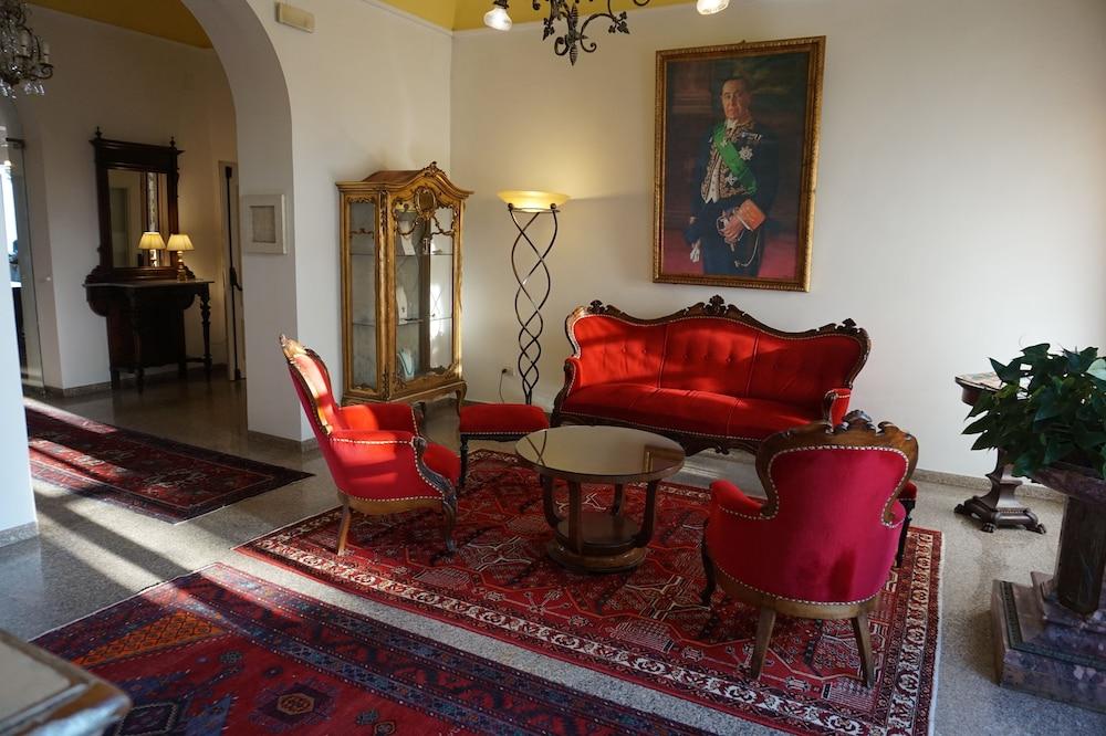 lounge