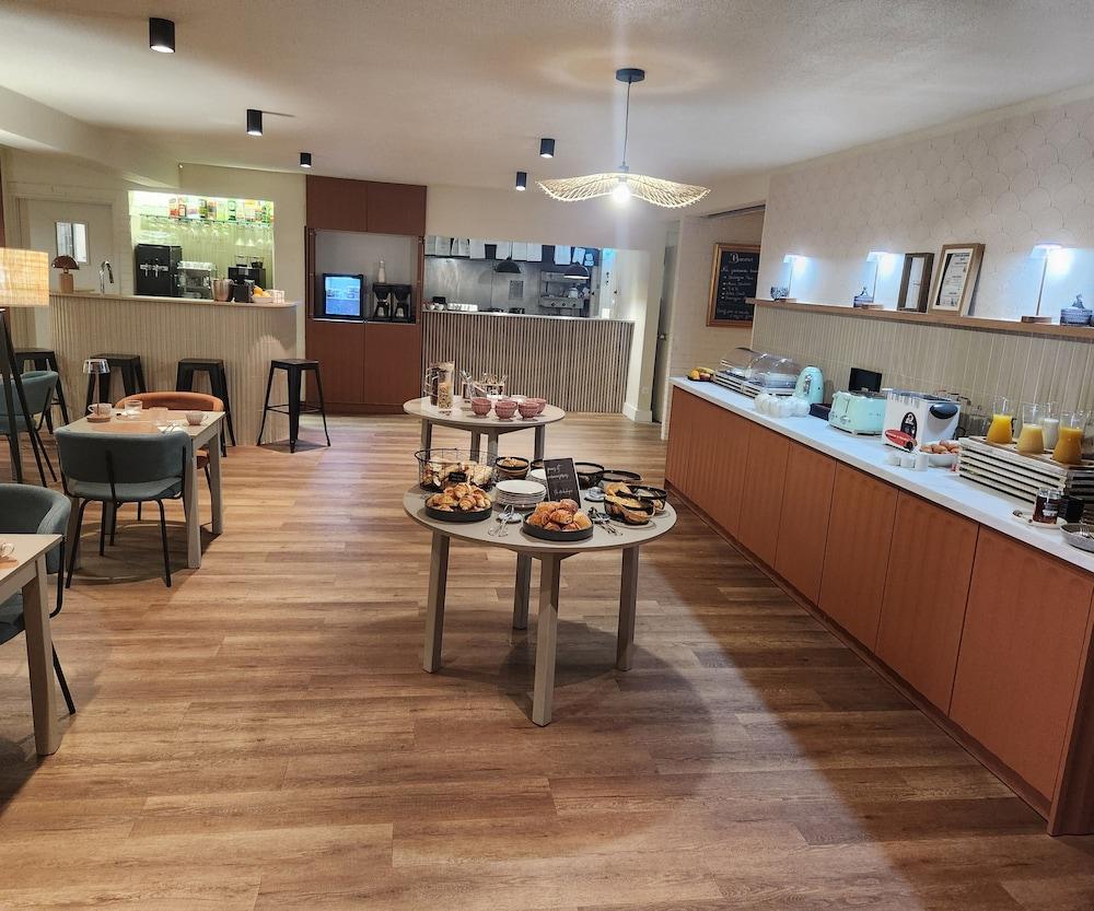 restaurant cafeteria