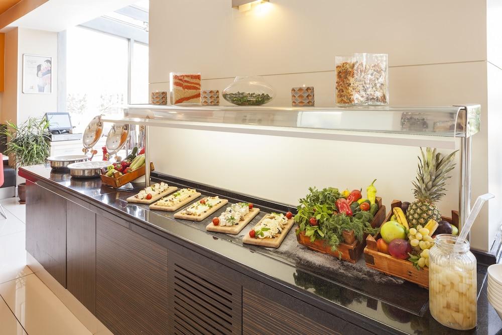restaurant cafeteria