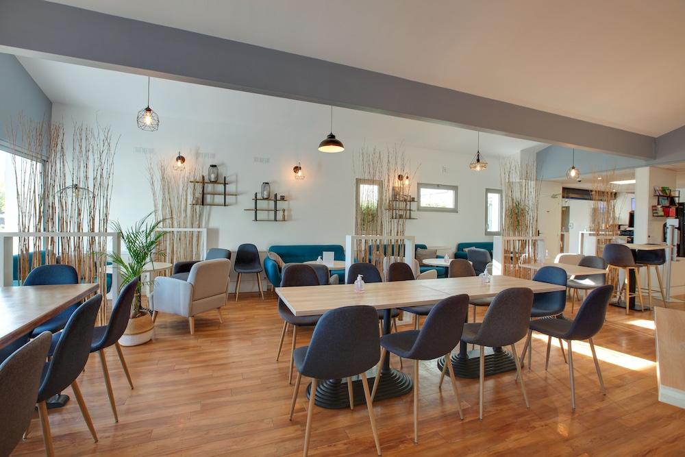restaurant cafeteria