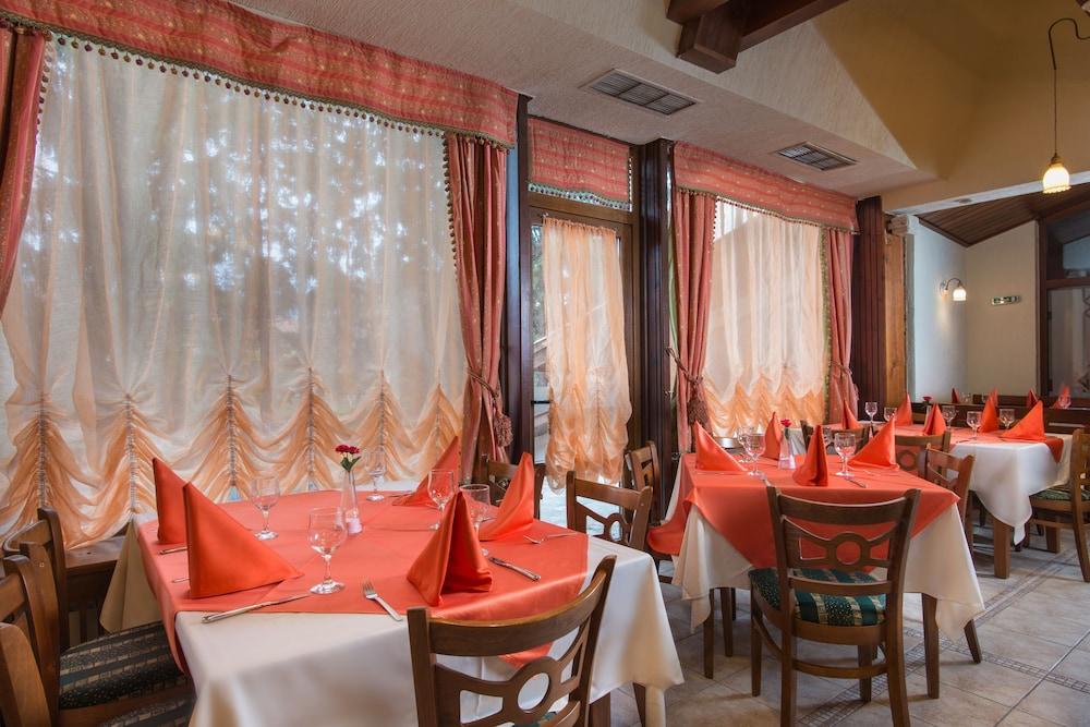 restaurant cafeteria