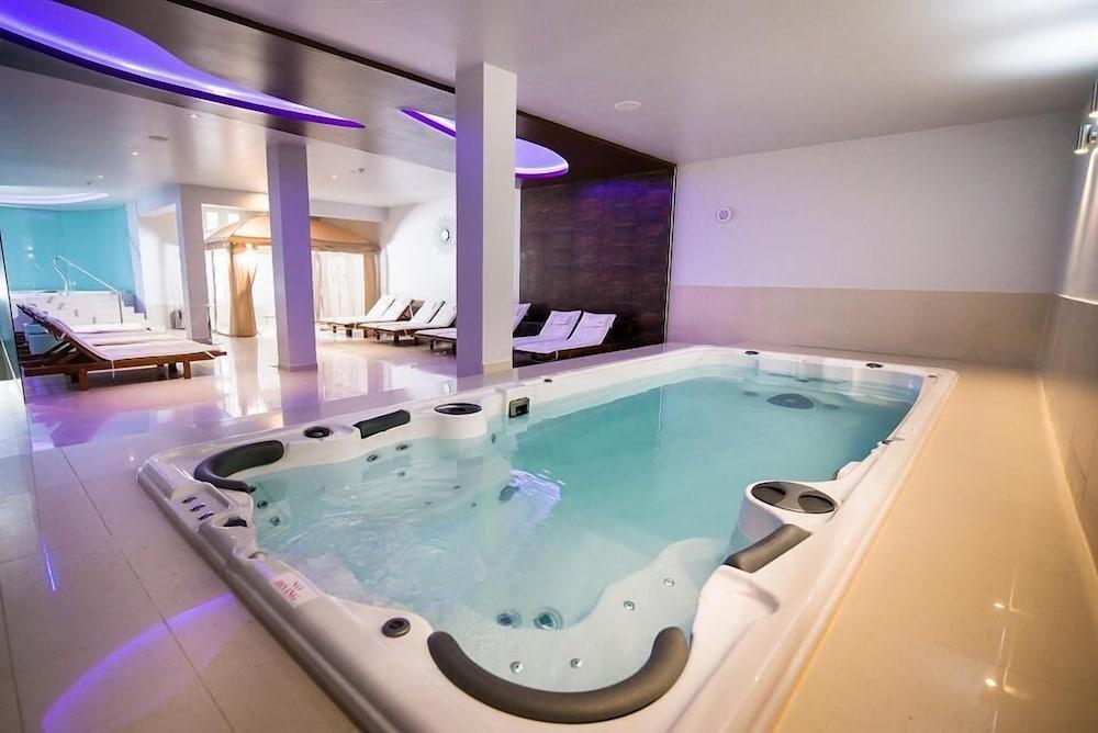 swimming pool spa