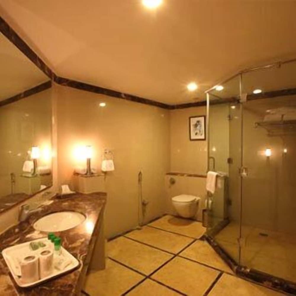 swimming pool spa