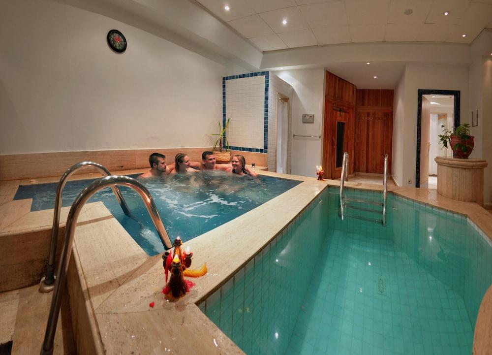 swimming pool spa