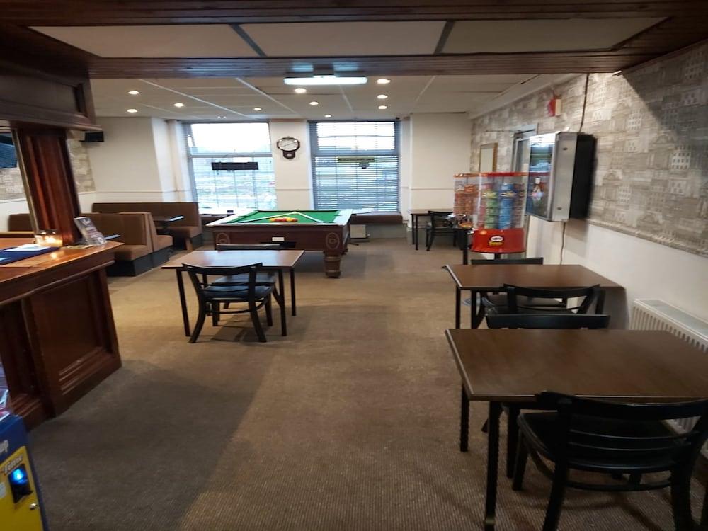 restaurant cafeteria