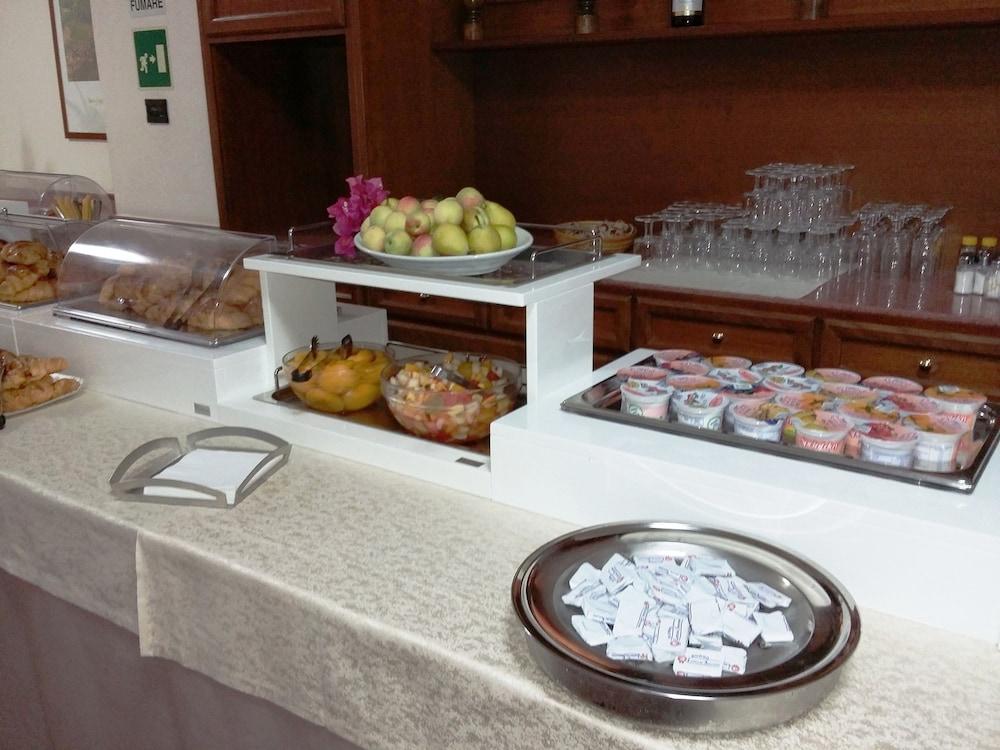 restaurant-cafeteria