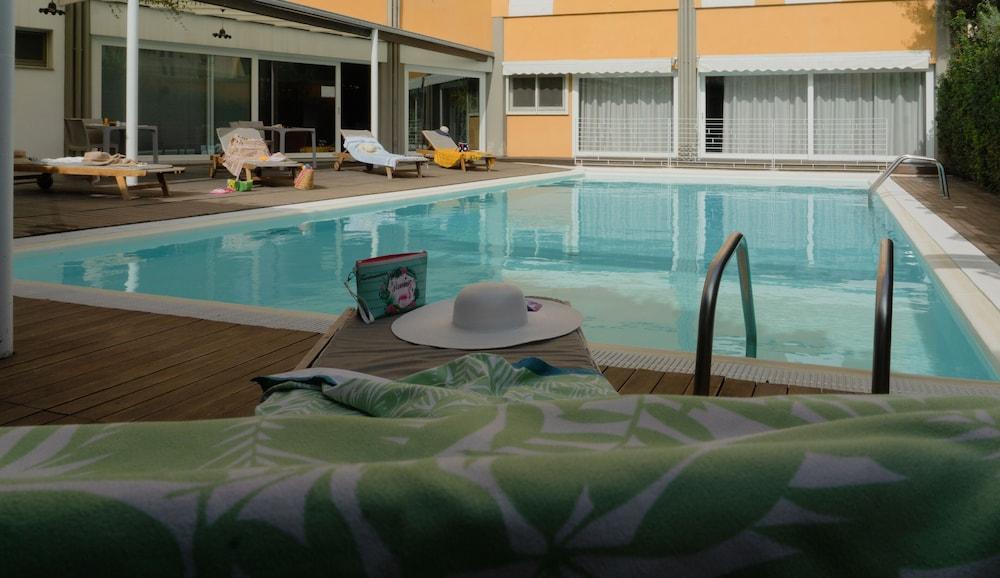 swimming pool spa
