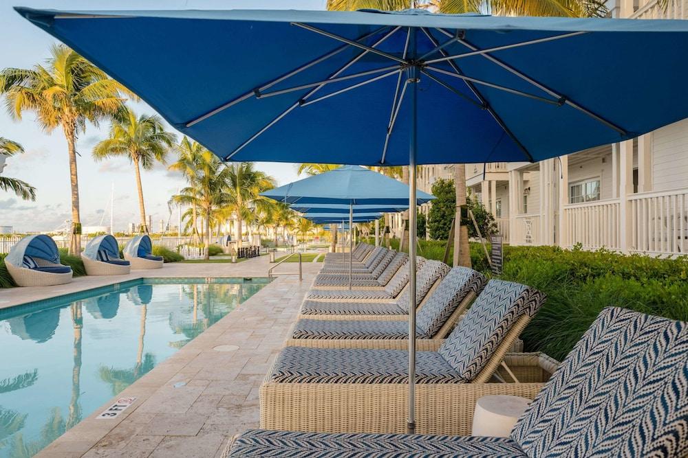 swimming pool spa
